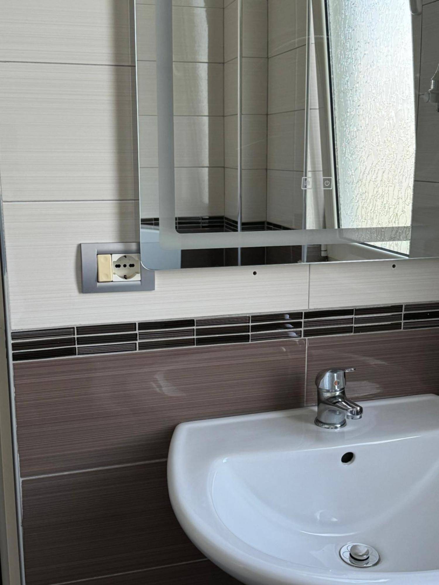 Kunevain Guest House Лежа Екстер'єр фото